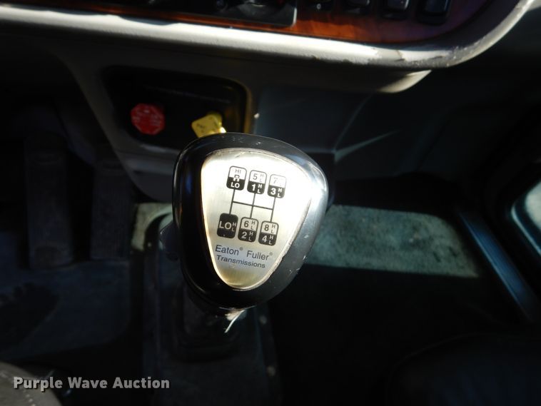 image for item EC9053 2007 Peterbilt 379 semi truck