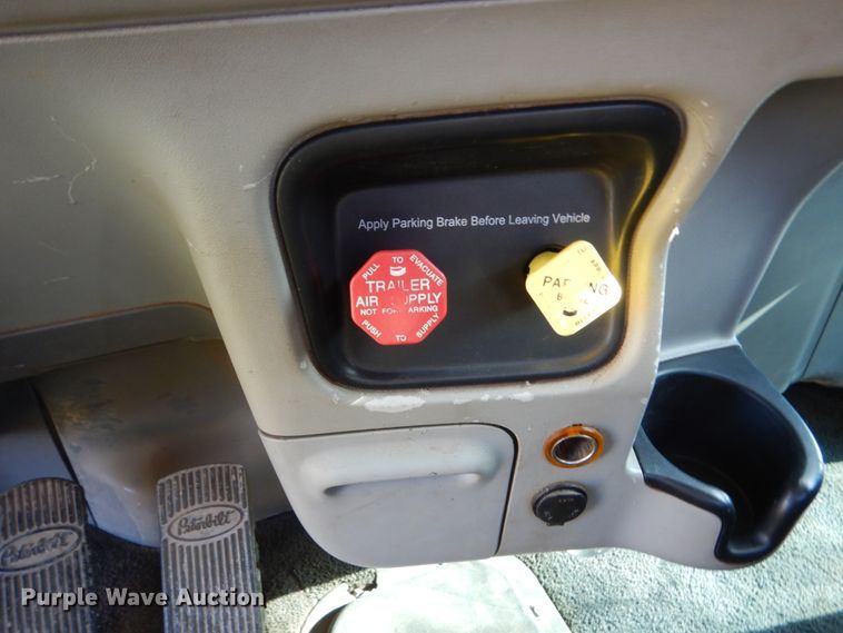 image for item EC9053 2007 Peterbilt 379 semi truck