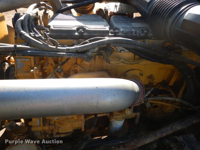 image for item EC9053 2007 Peterbilt 379 semi truck