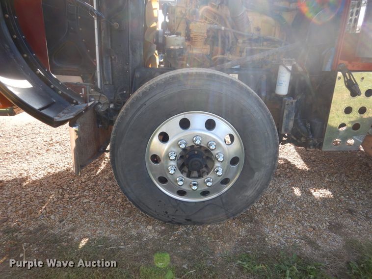 image for item EC9053 2007 Peterbilt 379 semi truck