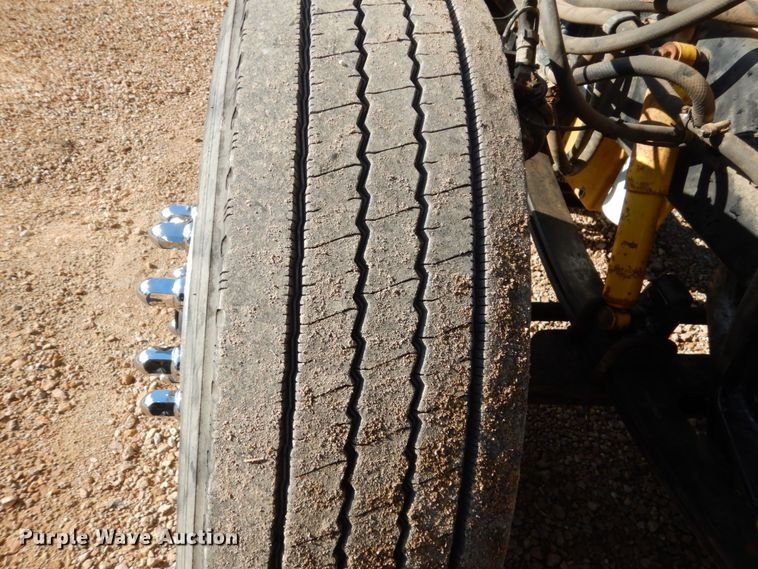 image for item EC9053 2007 Peterbilt 379 semi truck