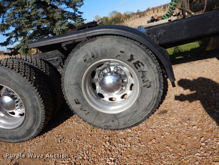 image for item EC9053 2007 Peterbilt 379 semi truck