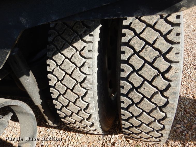 image for item EC9053 2007 Peterbilt 379 semi truck