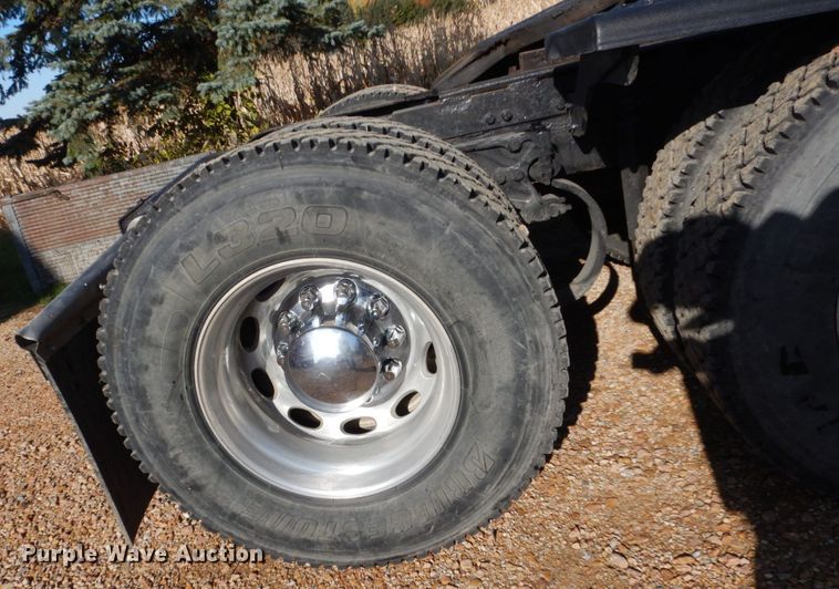 image for item EC9053 2007 Peterbilt 379 semi truck