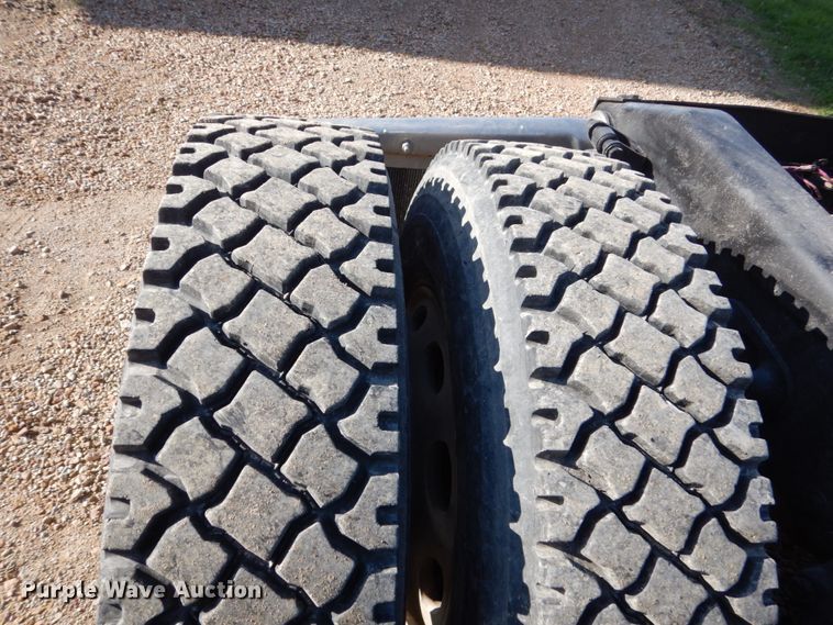 image for item EC9053 2007 Peterbilt 379 semi truck