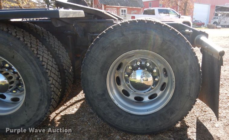 image for item EC9053 2007 Peterbilt 379 semi truck