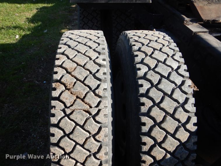 image for item EC9053 2007 Peterbilt 379 semi truck