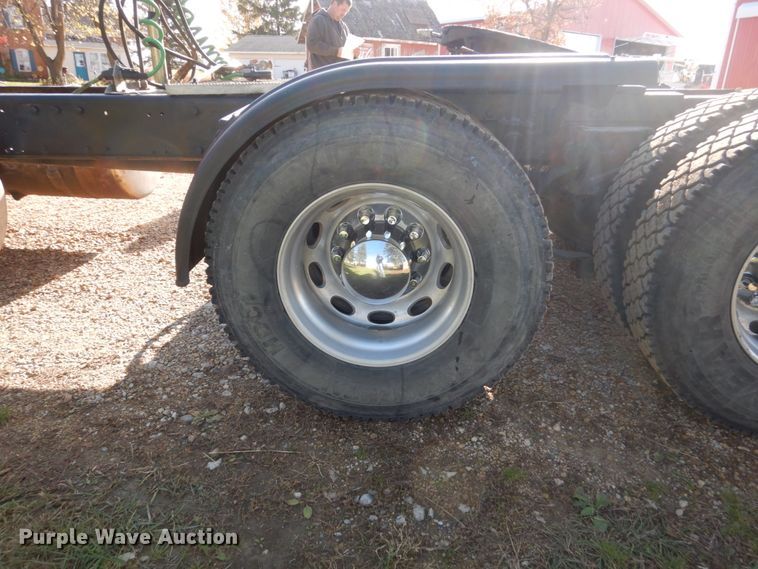 image for item EC9053 2007 Peterbilt 379 semi truck