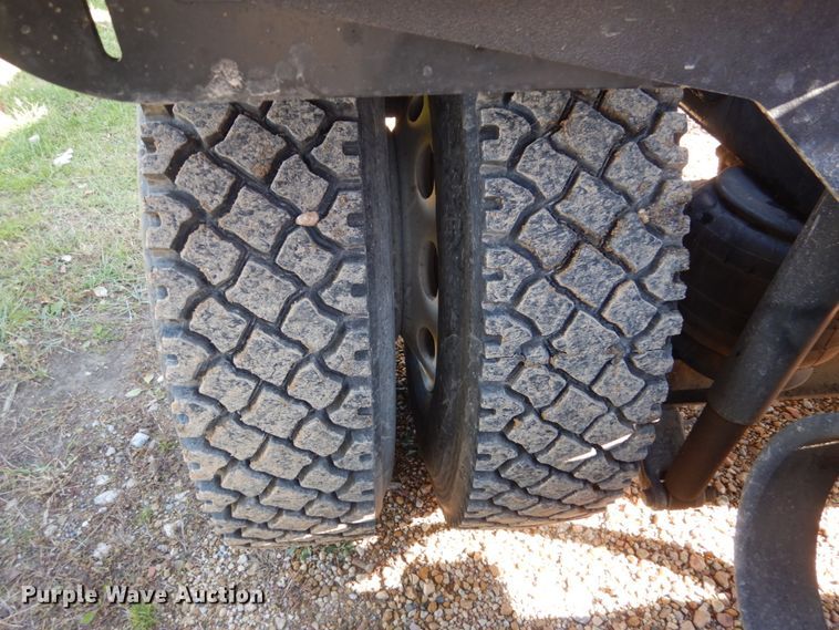 image for item EC9053 2007 Peterbilt 379 semi truck