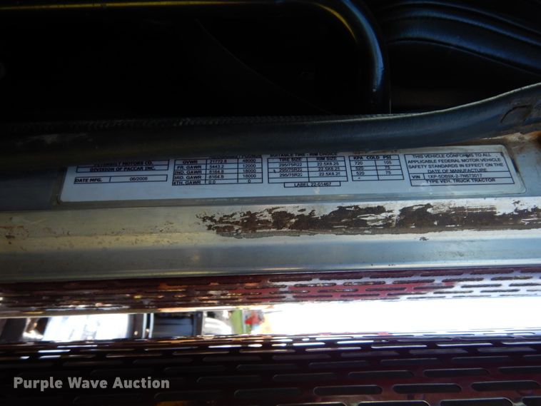 image for item EC9053 2007 Peterbilt 379 semi truck