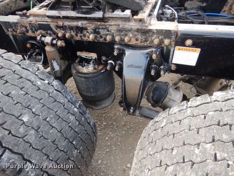 image for item EC9076 2012 Freightliner Cascadia semi truck