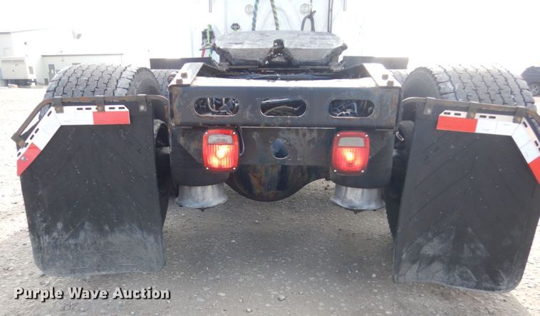 image for item EC9076 2012 Freightliner Cascadia semi truck