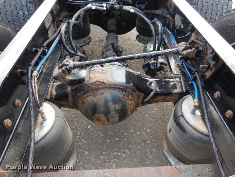 image for item EC9076 2012 Freightliner Cascadia semi truck