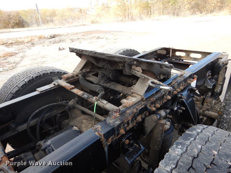 image for item EC9076 2012 Freightliner Cascadia semi truck