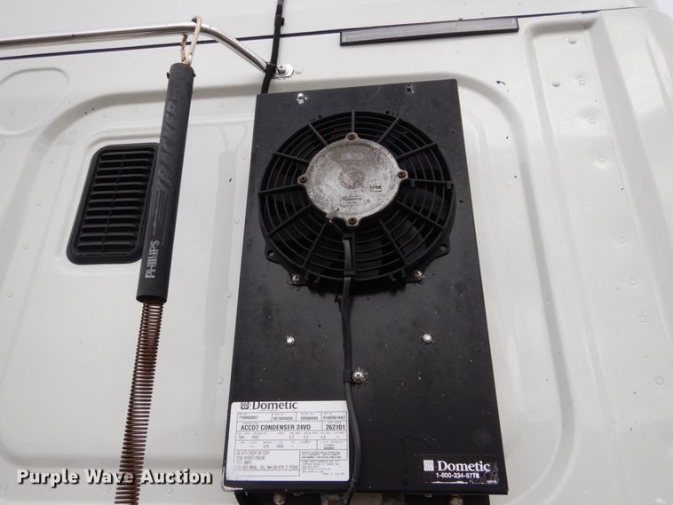 image for item EC9076 2012 Freightliner Cascadia semi truck