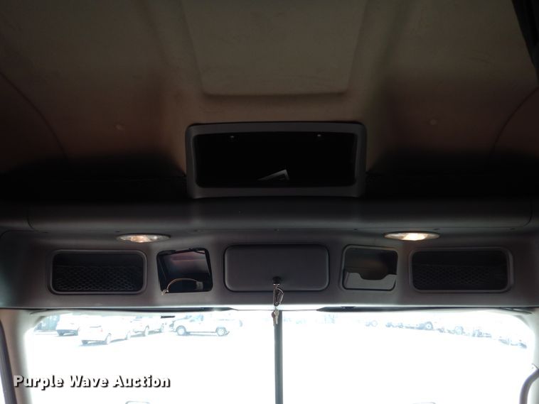 image for item EC9076 2012 Freightliner Cascadia semi truck