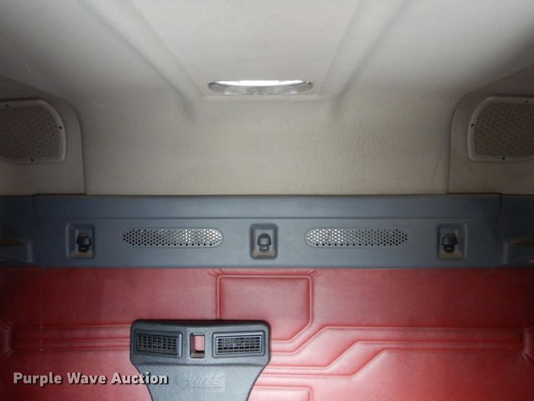 image for item EC9076 2012 Freightliner Cascadia semi truck