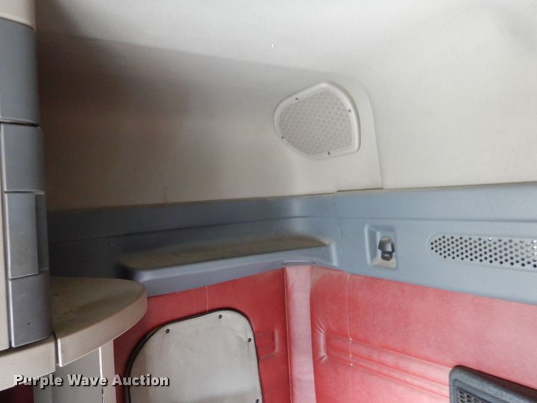 image for item EC9076 2012 Freightliner Cascadia semi truck