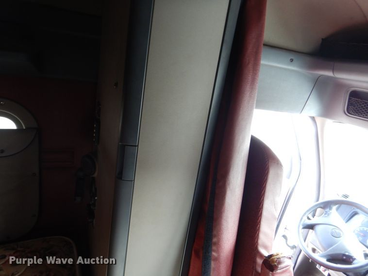 image for item EC9076 2012 Freightliner Cascadia semi truck