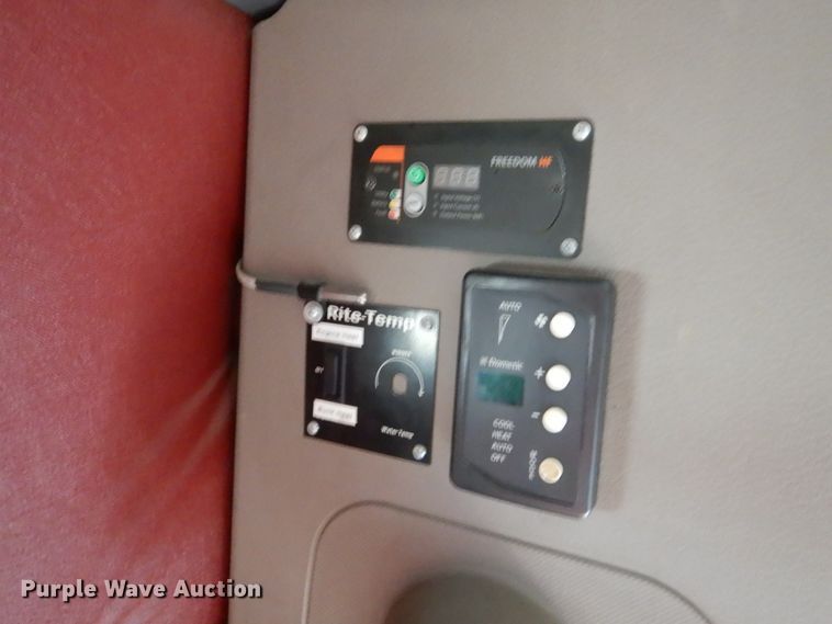 image for item EC9076 2012 Freightliner Cascadia semi truck