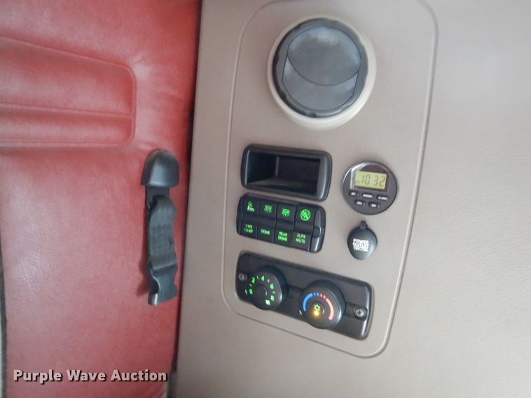 image for item EC9076 2012 Freightliner Cascadia semi truck