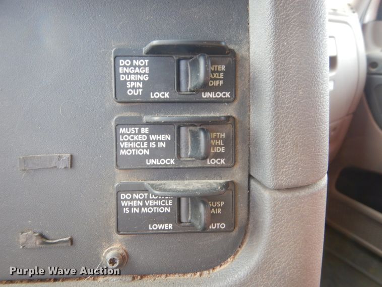 image for item EC9076 2012 Freightliner Cascadia semi truck