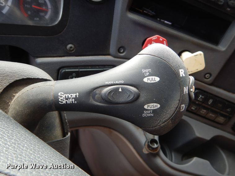 image for item EC9076 2012 Freightliner Cascadia semi truck