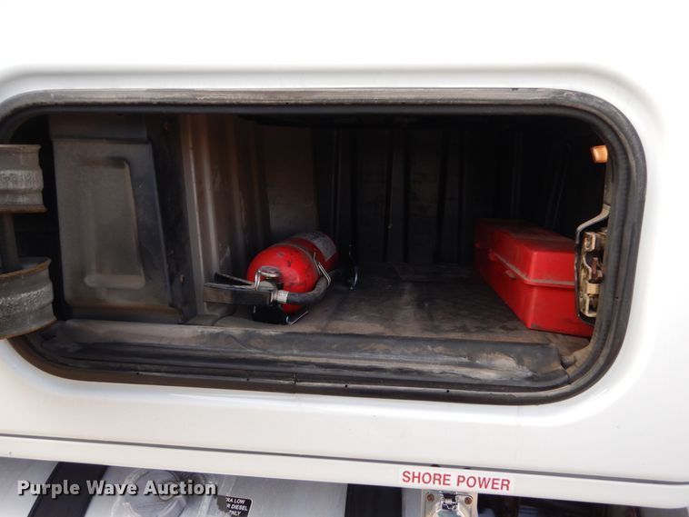 image for item EC9076 2012 Freightliner Cascadia semi truck