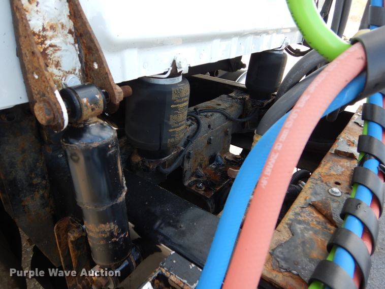 image for item EC9076 2012 Freightliner Cascadia semi truck