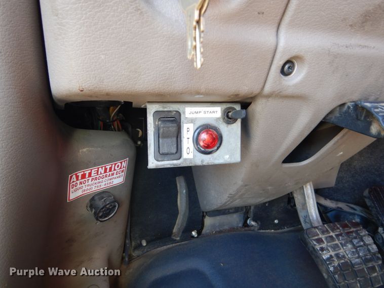 image for item EC9076 2012 Freightliner Cascadia semi truck