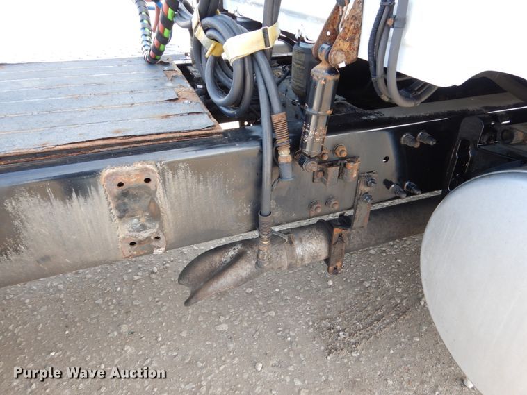 image for item EC9076 2012 Freightliner Cascadia semi truck