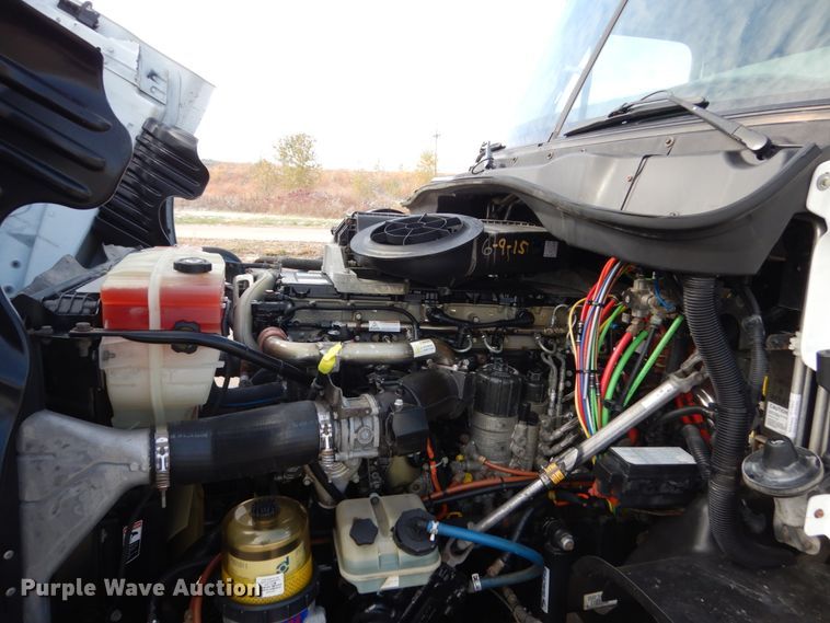 image for item EC9076 2012 Freightliner Cascadia semi truck