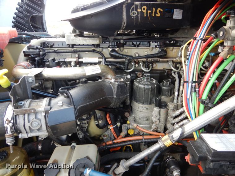 image for item EC9076 2012 Freightliner Cascadia semi truck