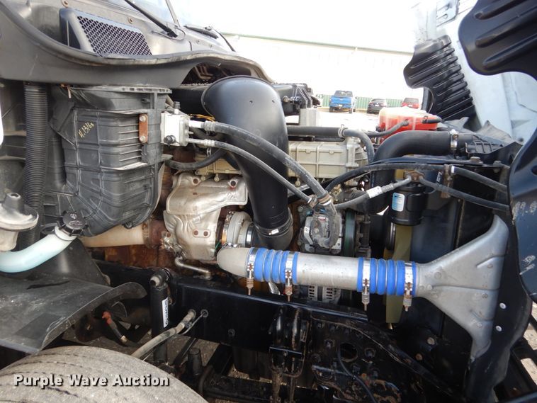 image for item EC9076 2012 Freightliner Cascadia semi truck