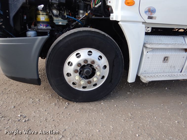 image for item EC9076 2012 Freightliner Cascadia semi truck