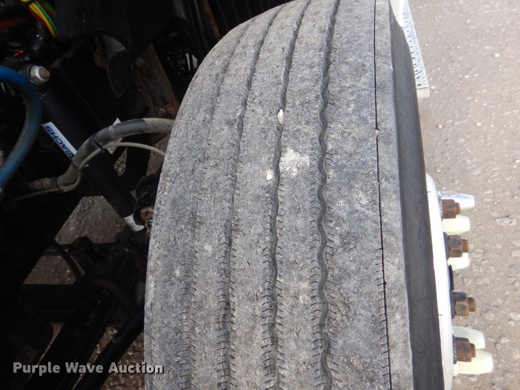 image for item EC9076 2012 Freightliner Cascadia semi truck