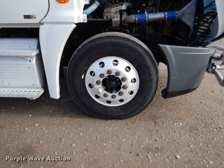 image for item EC9076 2012 Freightliner Cascadia semi truck