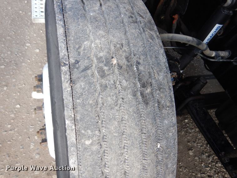 image for item EC9076 2012 Freightliner Cascadia semi truck