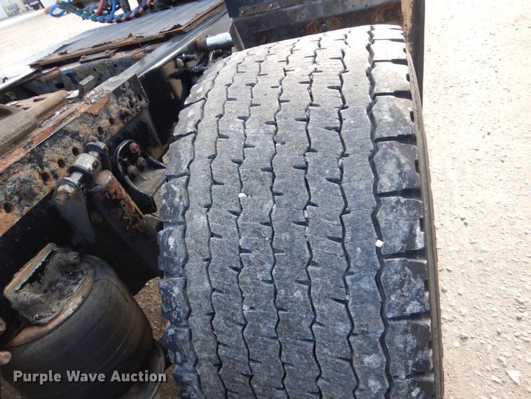 image for item EC9076 2012 Freightliner Cascadia semi truck