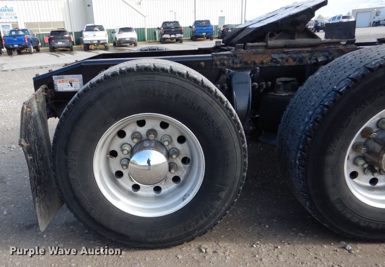 image for item EC9076 2012 Freightliner Cascadia semi truck