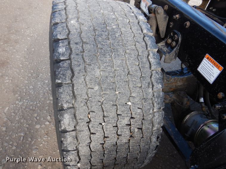 image for item EC9076 2012 Freightliner Cascadia semi truck