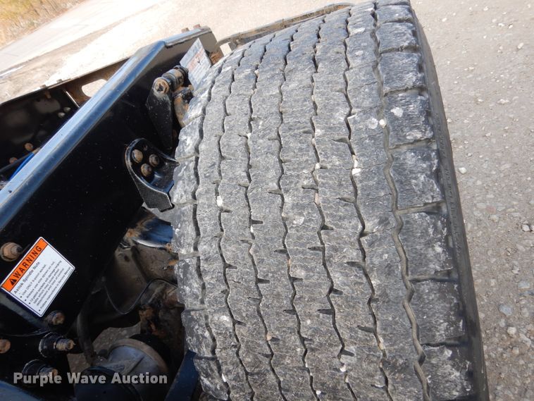 image for item EC9076 2012 Freightliner Cascadia semi truck