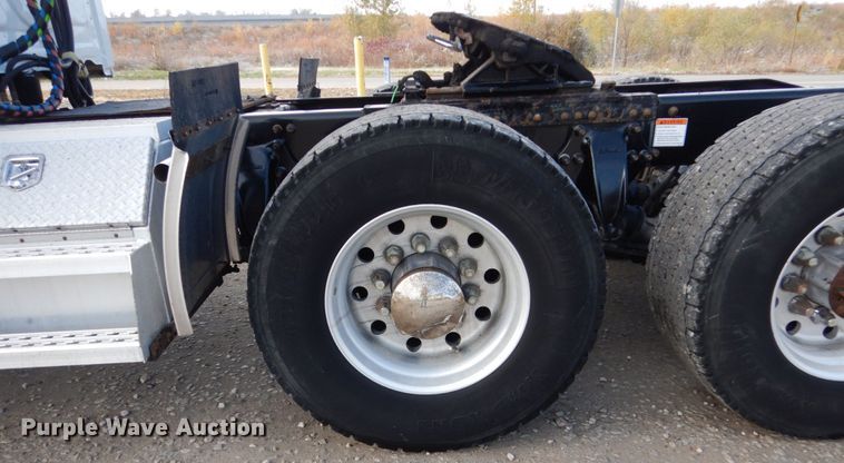 image for item EC9076 2012 Freightliner Cascadia semi truck