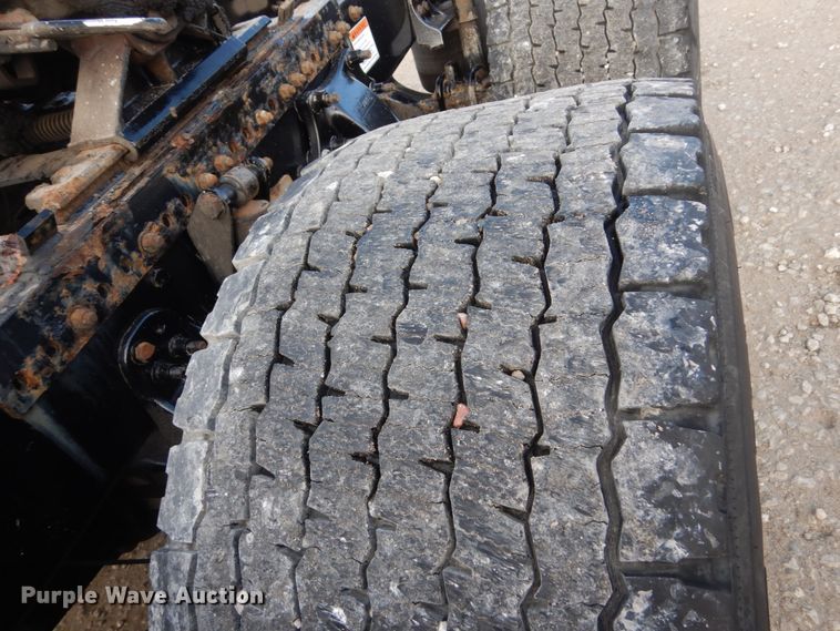 image for item EC9076 2012 Freightliner Cascadia semi truck