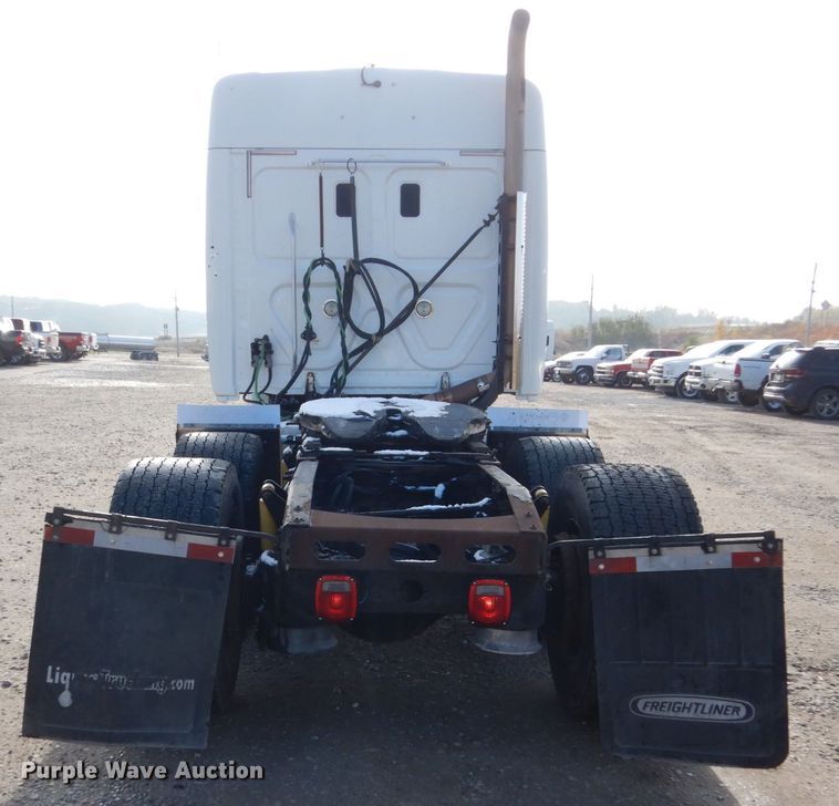 image for item EC9077 2010 Freightliner Cascadia semi truck