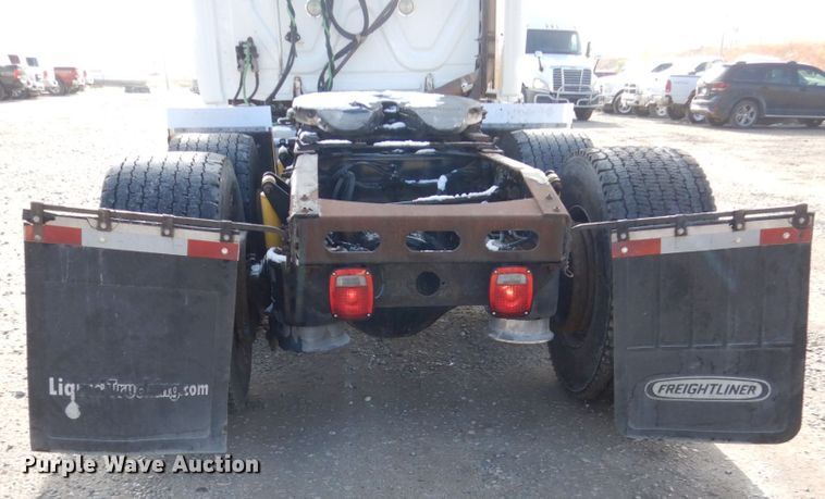 image for item EC9077 2010 Freightliner Cascadia semi truck