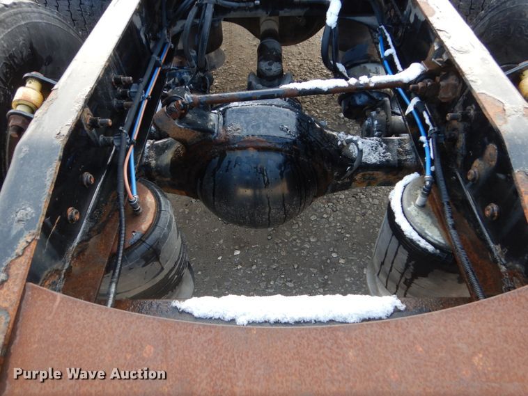 image for item EC9077 2010 Freightliner Cascadia semi truck