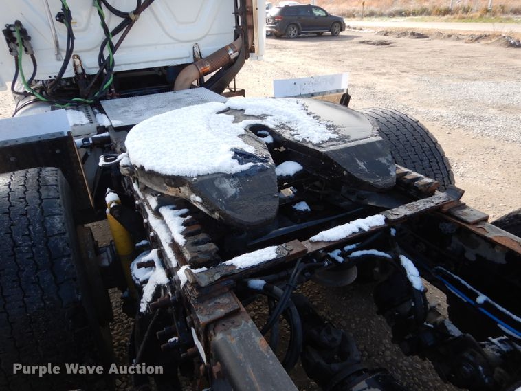 image for item EC9077 2010 Freightliner Cascadia semi truck