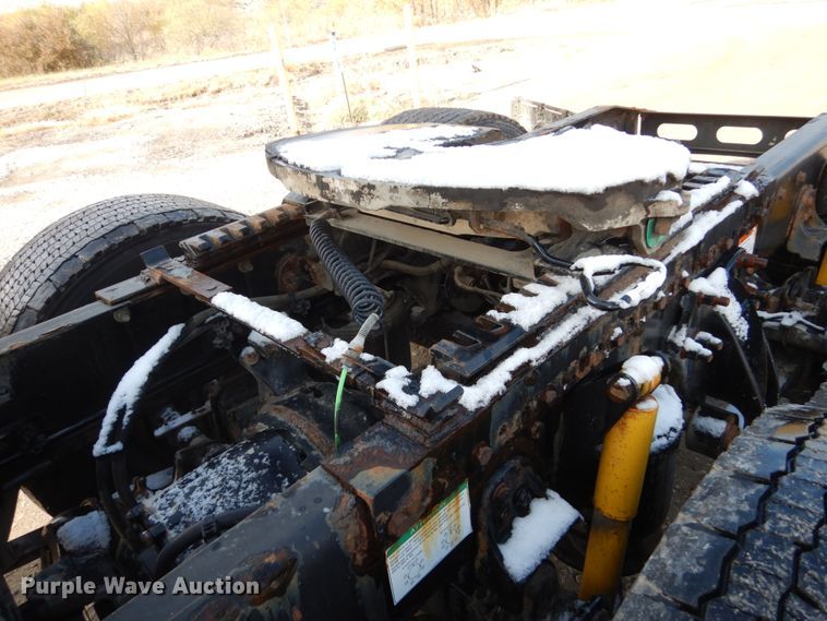 image for item EC9077 2010 Freightliner Cascadia semi truck