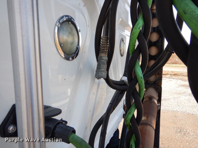 image for item EC9077 2010 Freightliner Cascadia semi truck